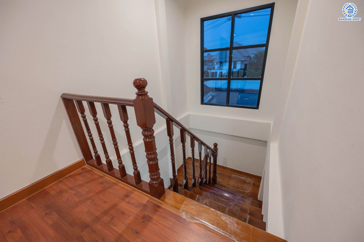 บ้านมือสองตกแต่งใหม่ โครงการ บ้านสาวิตรี พุทธมณฑลสาย3 เนื้อที่ 57.3 ตร.ว. ฟังก์ชัน 3 ห้องนอน 2 ห้องน้ำ จอดรถได้ 1 คัน บนทำเลใกล้ทางคู่ขนานลอยฟ้าบรมราชชนนี ม.มหิดล เซ็นทรัลศาลายา และรายล้อมด้วยสิ่งอำนวยความสะดวกครบ